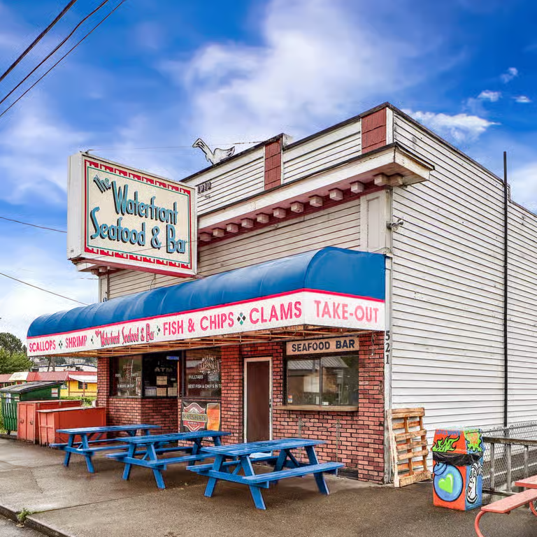 Waterfront Tavern seafood bar near Bellingham cruise terminal